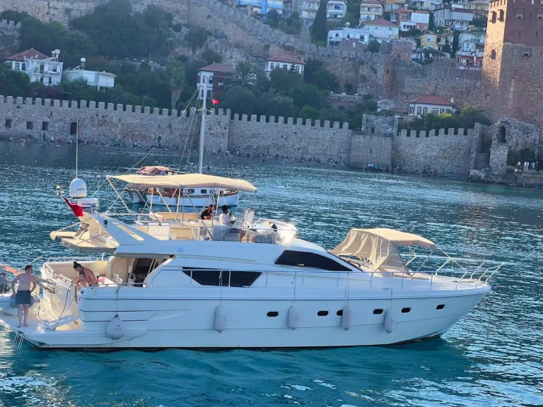 Bareboat Rental Luxury Yacht Custom with a boat licence
