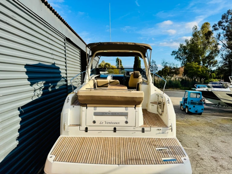 Jeanneau Leader 30 in Fréjus on SamBoat