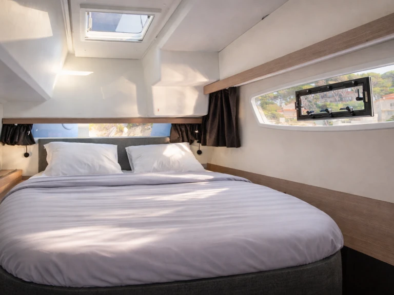 Rent a Fountaine Pajot Isla 40 Castellammare di Stabia