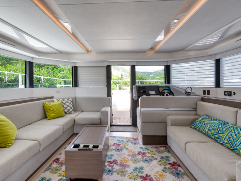 Leopard 53 Motor Yacht in Tortola on SamBoat