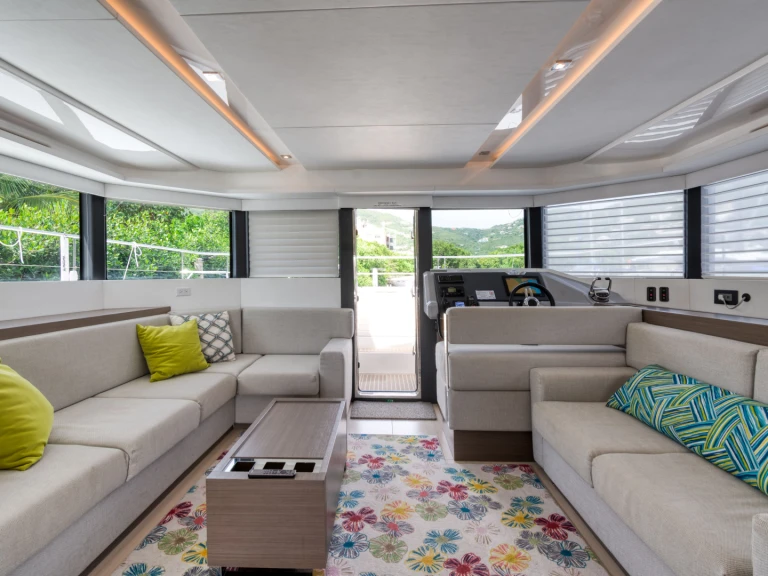 Leopard 53 Motor Yacht in Tortola on SamBoat