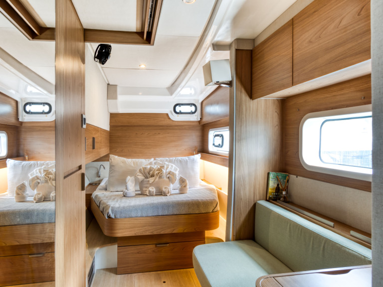 Catamaran rental in Tortola - Bali Bali 4.0