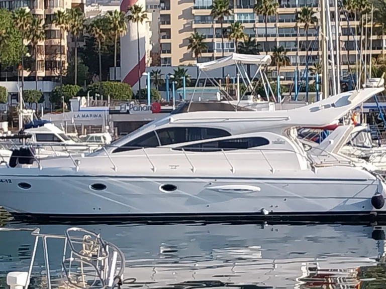 Luxury Yacht rental with or without captain Doqueve Marbella