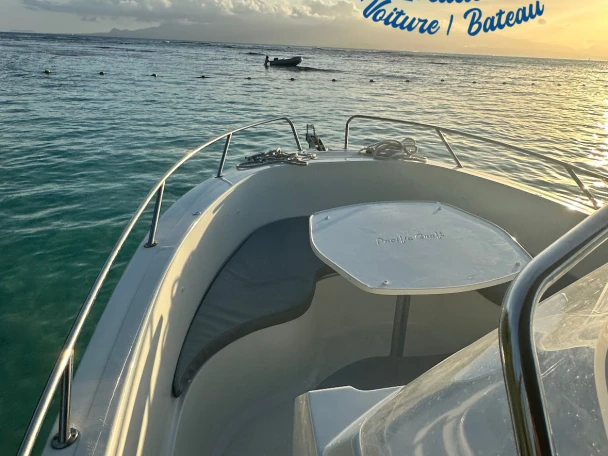 Motorboat rental with or without captain Pacific Craft Le Gosier