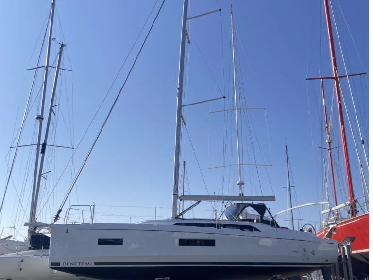 Bareboat Rental Sailboat Bénéteau with a boat licence