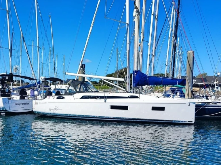 Rent a Bénéteau Oceanis 34.1 Arzon