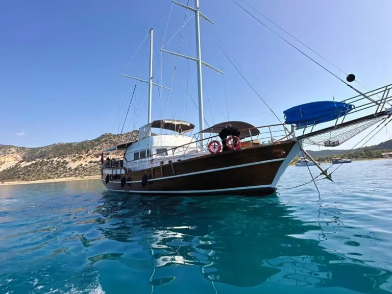 Sailboat for rent Kaş at the best price