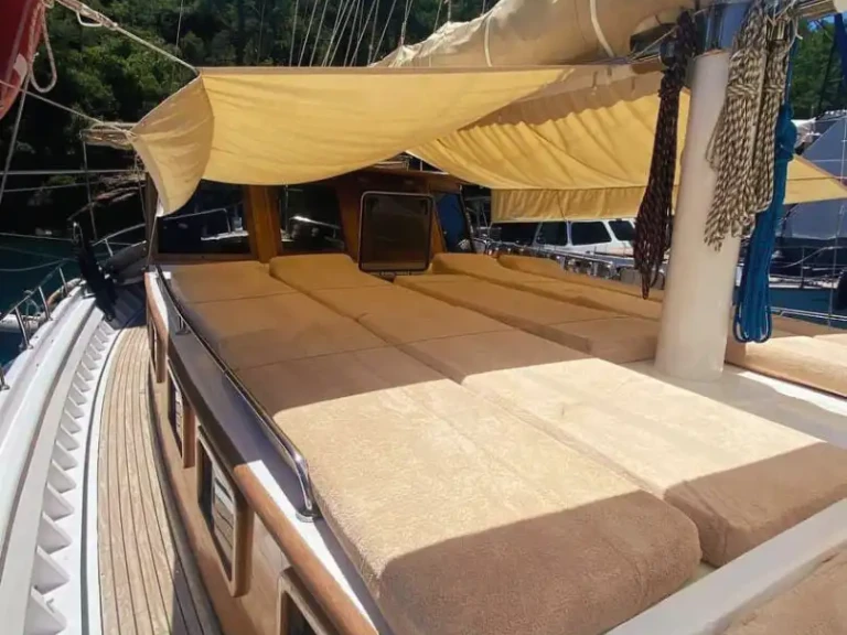 Sailboat for rent Göcek at the best price