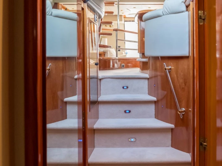 Rent a Sunseeker manhattan fly Rapallo