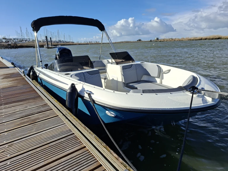 Bayliner ELEMENT M17 charter bareboat or captained in  Soubise
