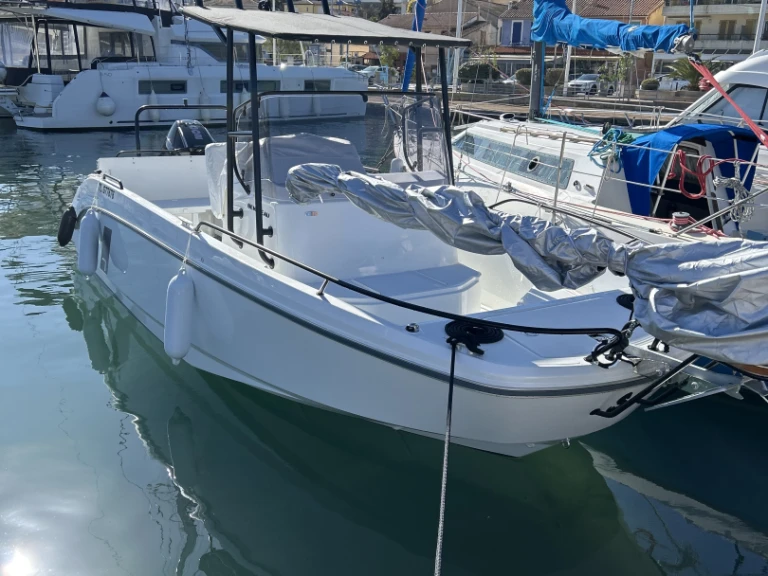 Rent a Bénéteau Flyer 7 SPACEdeck Toulon