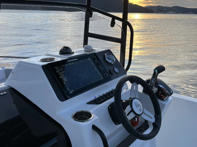 Motorboat rental in Toulon - Bénéteau Flyer 7 SPACEdeck