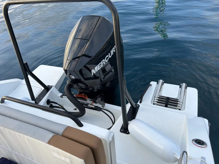 Boat rental Bénéteau Flyer 7 SPACEdeck in Toulon on Samboat