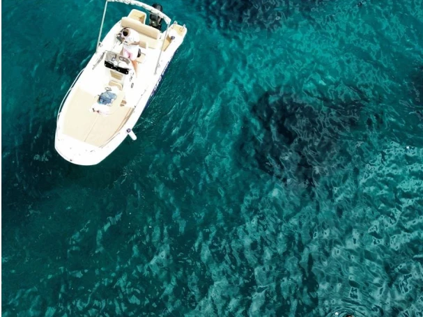 Yacht charter Sorrento cheap Q20