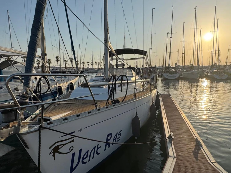 Sailboat for rent Sitges at the best price