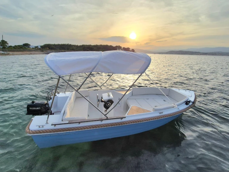 Bareboat Rental Motorboat Silver with a boat licence
