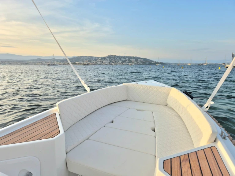 Motorboat for rent Cannes at the best price