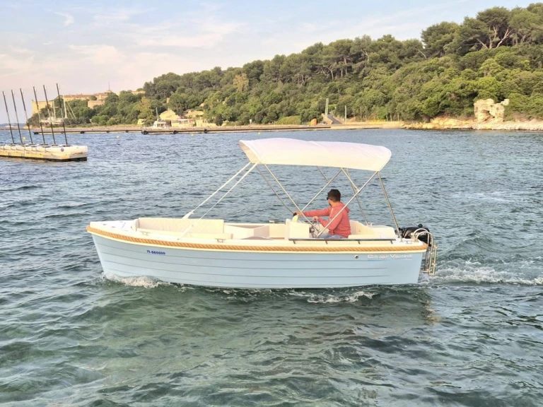 Yacht charter Cannes cheap Silver yacht 495