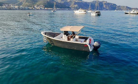 Motorboat rental with or without captain Lever Isola Bella