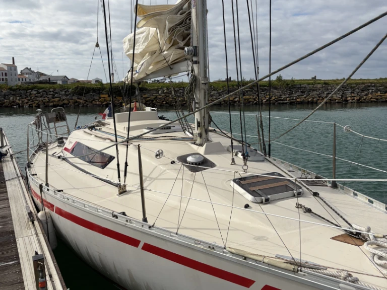 Boat rental Bénéteau First 30 ES in France on Samboat