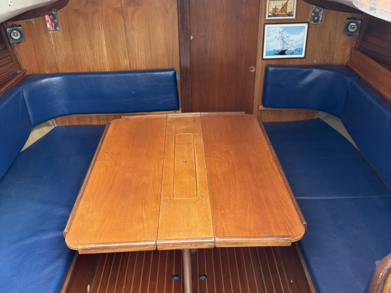 Bareboat Rental Sailboat Bénéteau with a boat licence