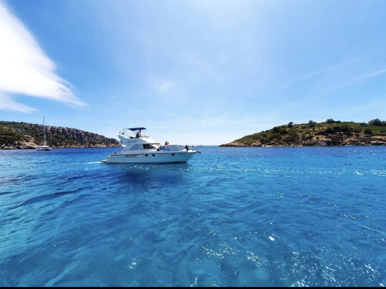 Bareboat Rental Motorboat Princess with a boat licence