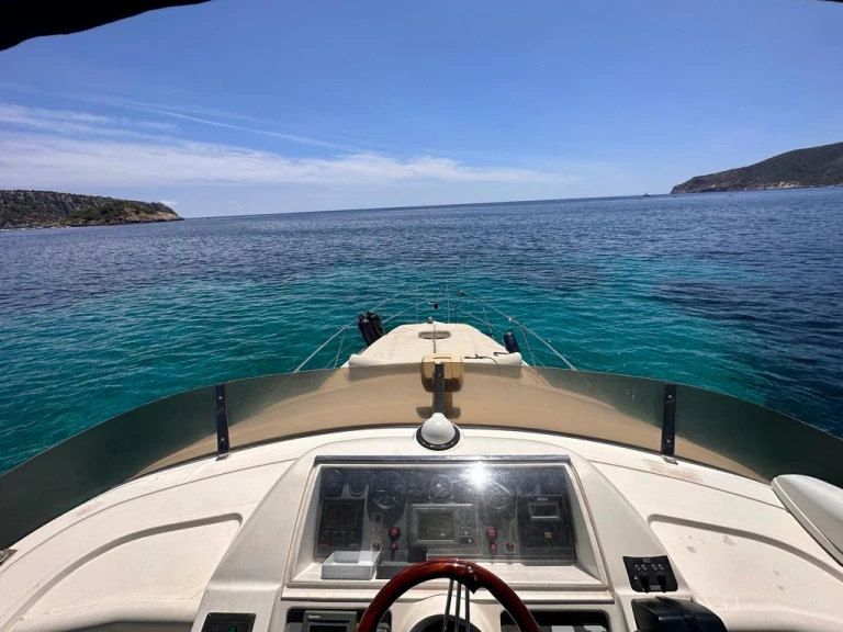 Motorboat for rent Port d'Andratx at the best price