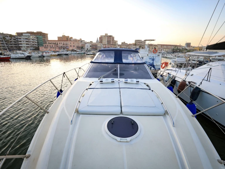 Azimut Atlantis 47 in Porto Siracusa on SamBoat