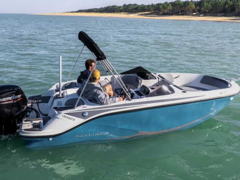 Motorboat rental in Soubise - Bayliner ELEMENT M17