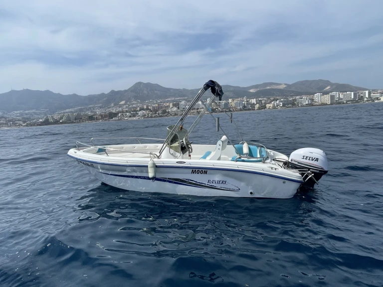 Rainieri Azzurra 500 in Estepona on SamBoat