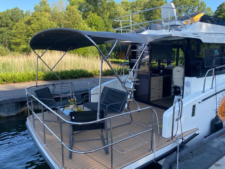 Motorboat rental with or without captain Cobra Fleesensee