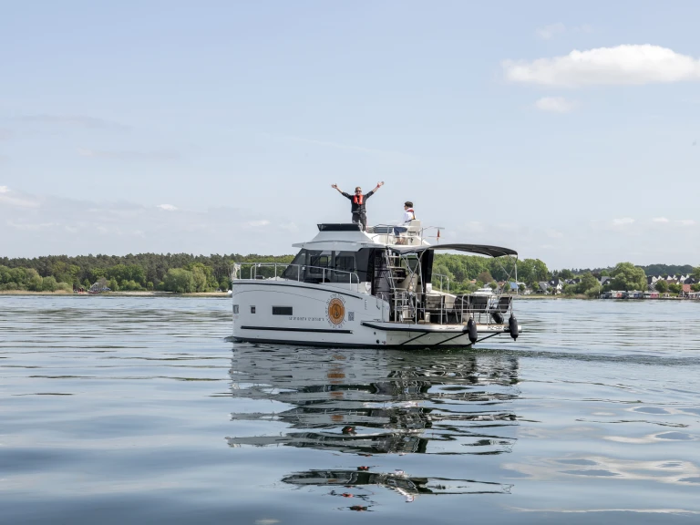 Motorboat for rent Fleesensee at the best price