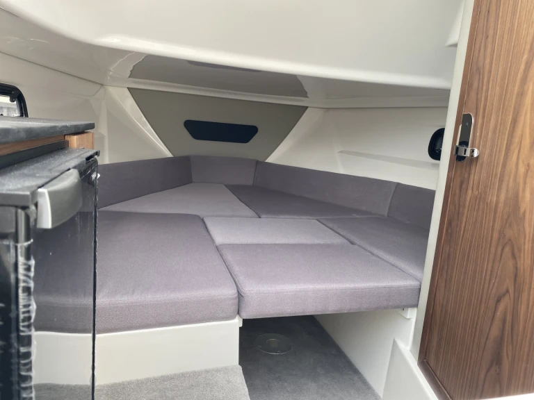 Bareboat Rental Motorboat Karnic with a boat licence