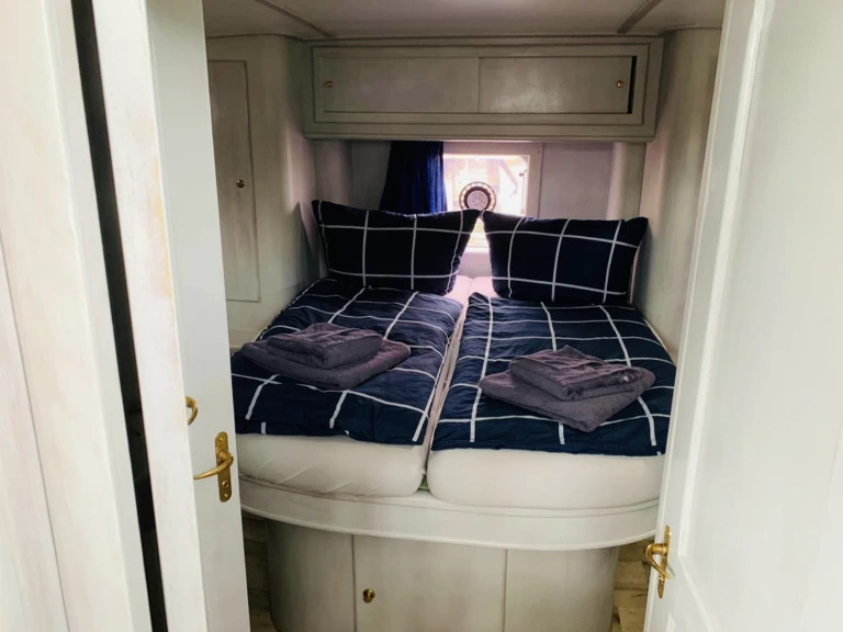 Motorboat for rent Fleesensee at the best price