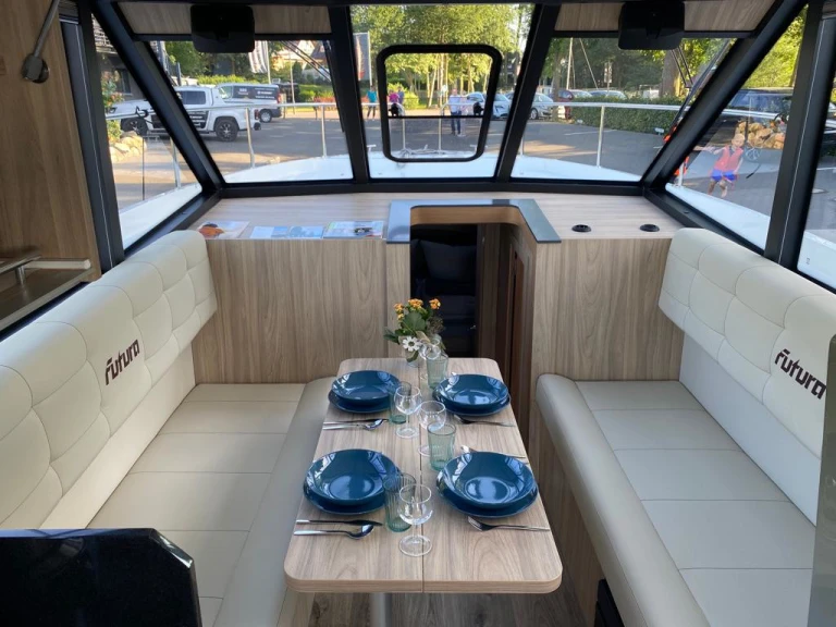 Motorboat rental in Fleesensee - Cobra Futura 40 Grand Horizon