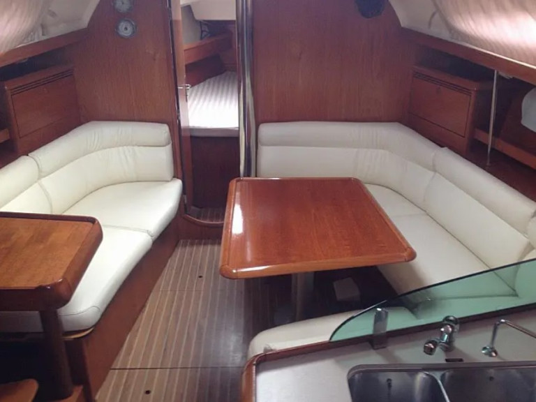 Sailboat rental in Alimos - Jeanneau Sun Odyssey 37