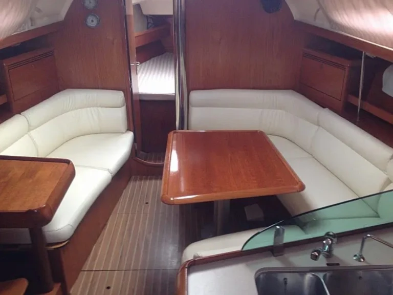 Sailboat rental in Alimos - Jeanneau Sun Odyssey 37