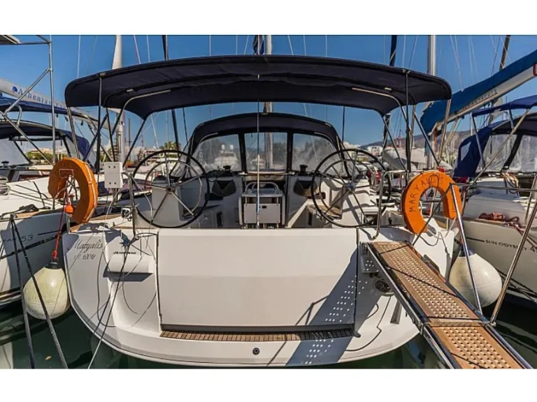 Yacht charter Alimos cheap sun odyssey 519 (4cab)