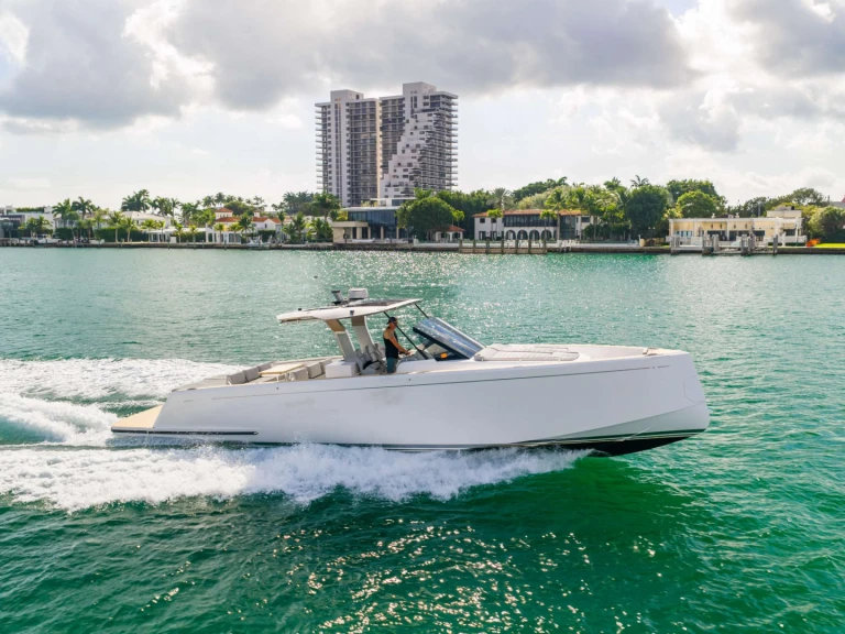 Pardo Yachts 43 Pardo in Miami on SamBoat