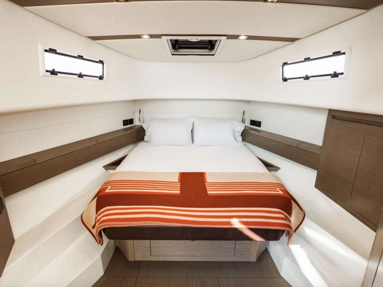 Yacht charter Miami cheap 43 Pardo