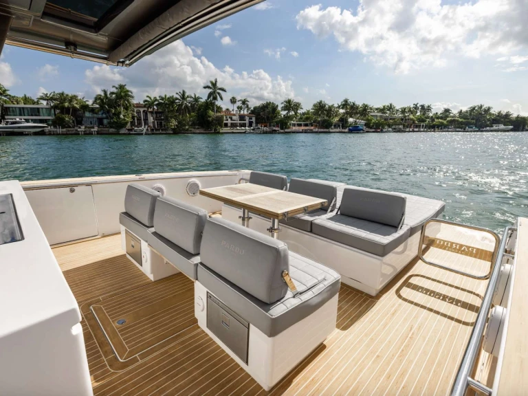 Boat rental Pardo Yachts 43 Pardo in Miami on Samboat