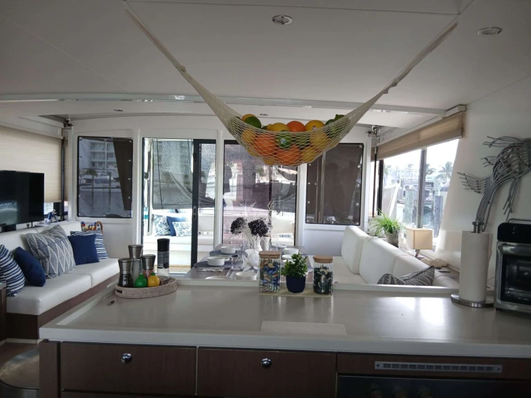 Yacht charter Nassau cheap ZURI 3