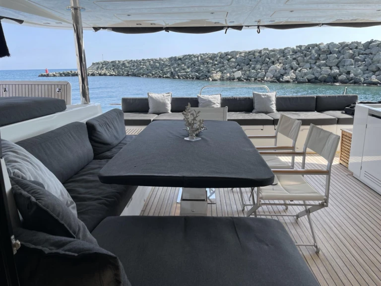 Boat rental Lagoon Lagoon 630 Motor Yacht in Lávrio on Samboat