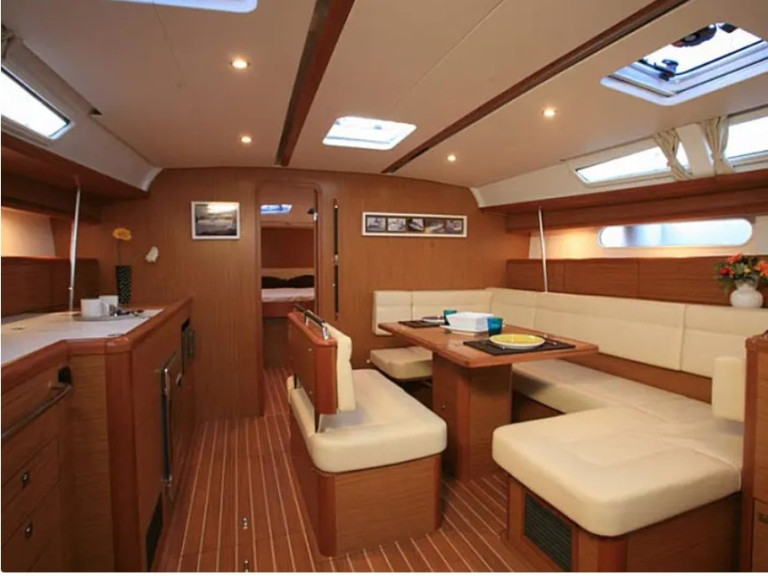 Boat rental Jeanneau Sun Odyssey 49i in Alimos on Samboat