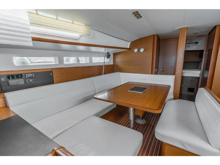 Sailboat rental with or without captain Jeanneau Alimos