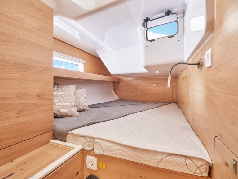 Sailboat rental with or without captain Elan Betina