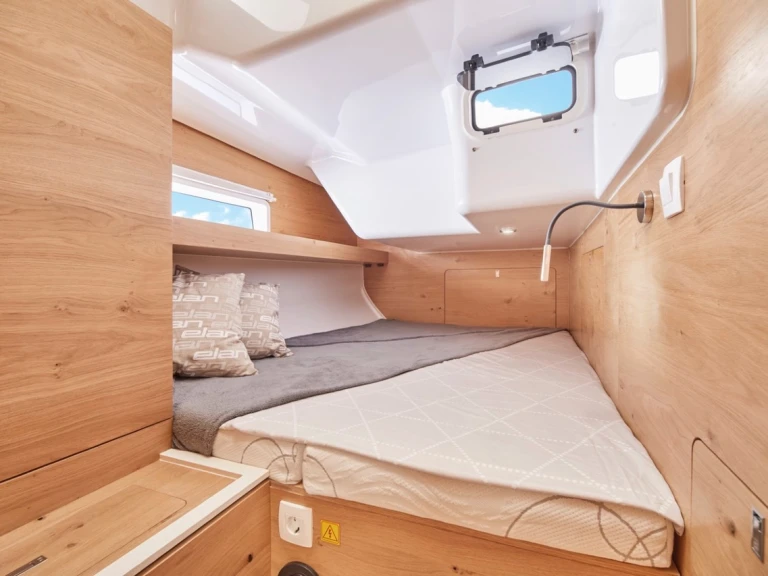 Sailboat rental with or without captain Elan Betina