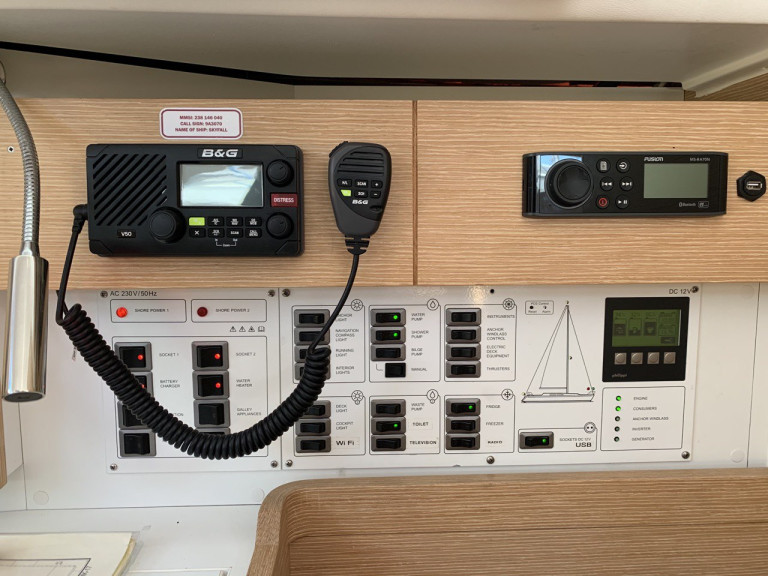 Boat rental Elan Impression 45 in Betina on Samboat