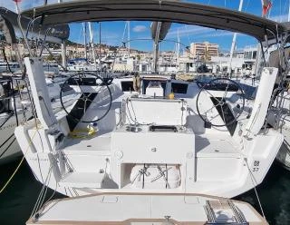 Rent a Dufour Dufour 37 Saint-Raphaël