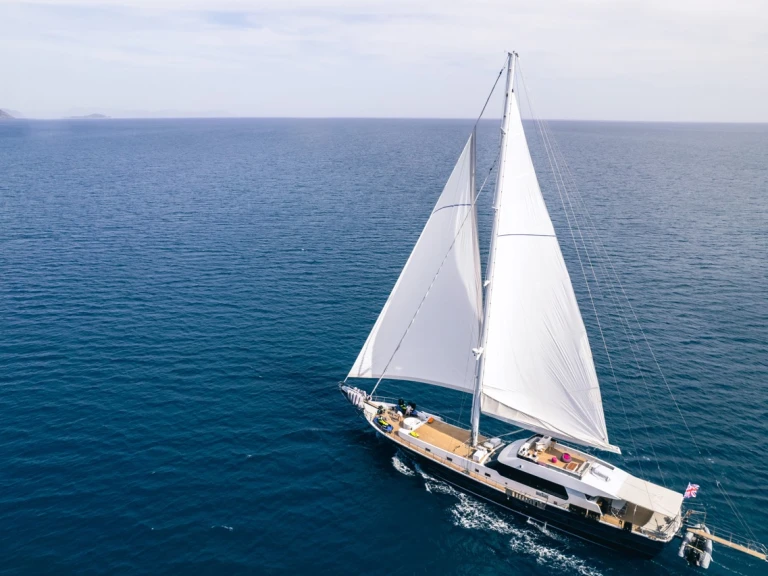 Sailboat for rent Piraeus at the best price